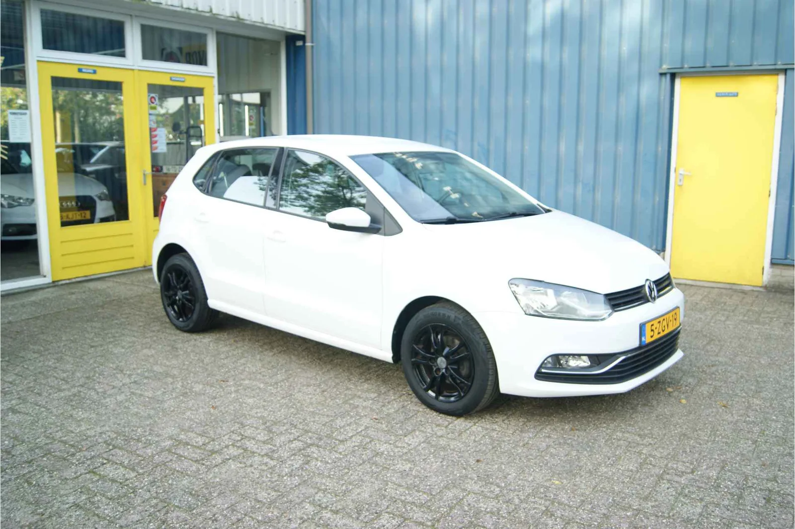 Volkswagen Polo (2015) — foto 1
