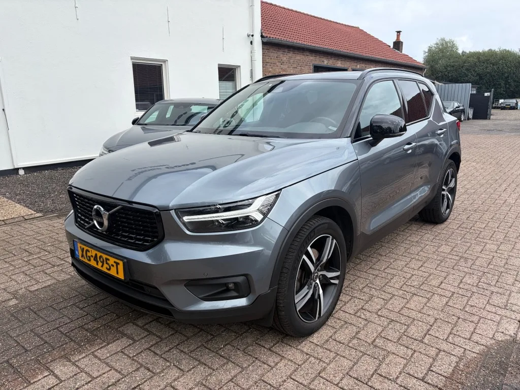 Volvo XC40 (2019) — foto 1