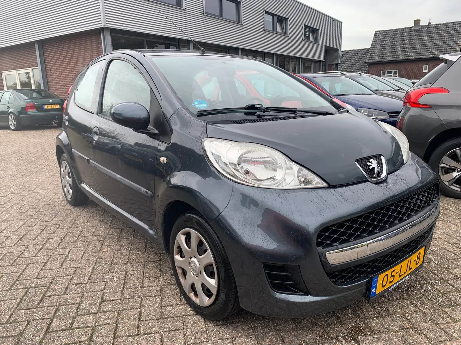 Peugeot 107 (2010) — foto 1