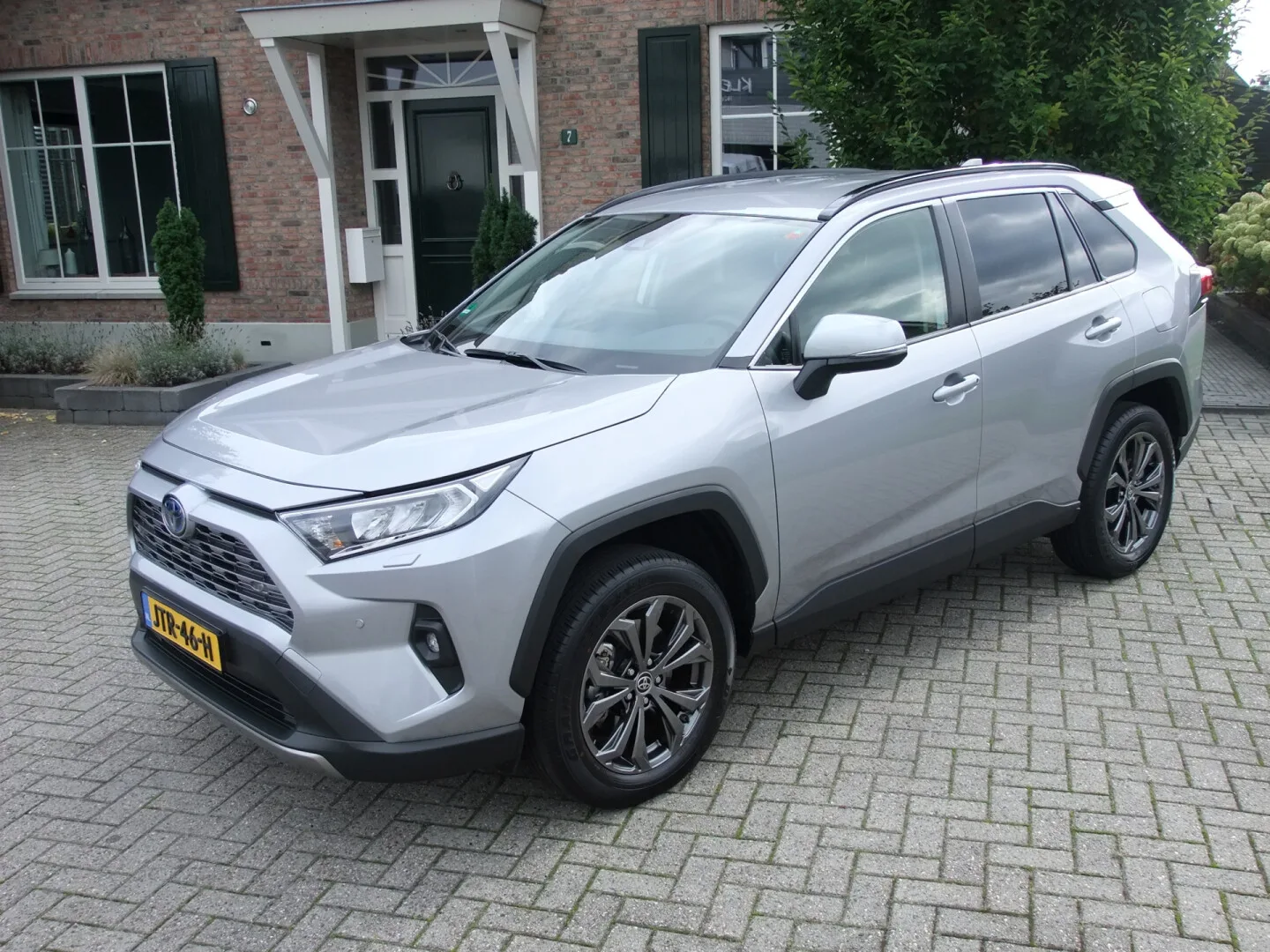 Toyota RAV4 (2025) — foto 1