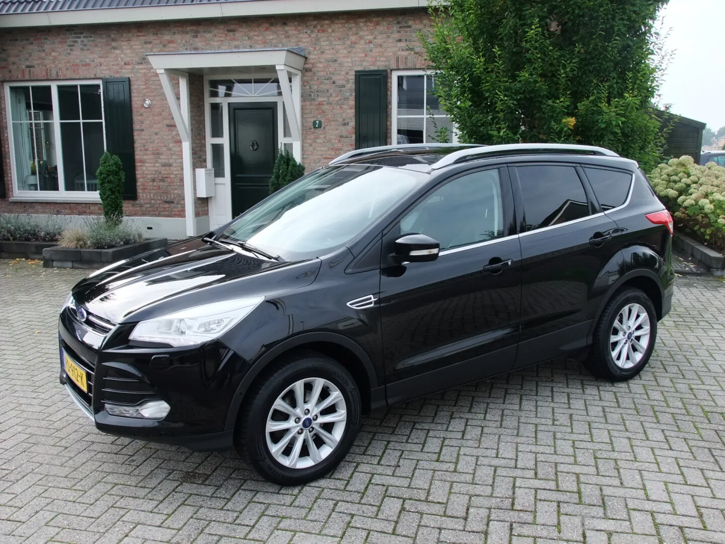 Ford Kuga (2016) — foto 1