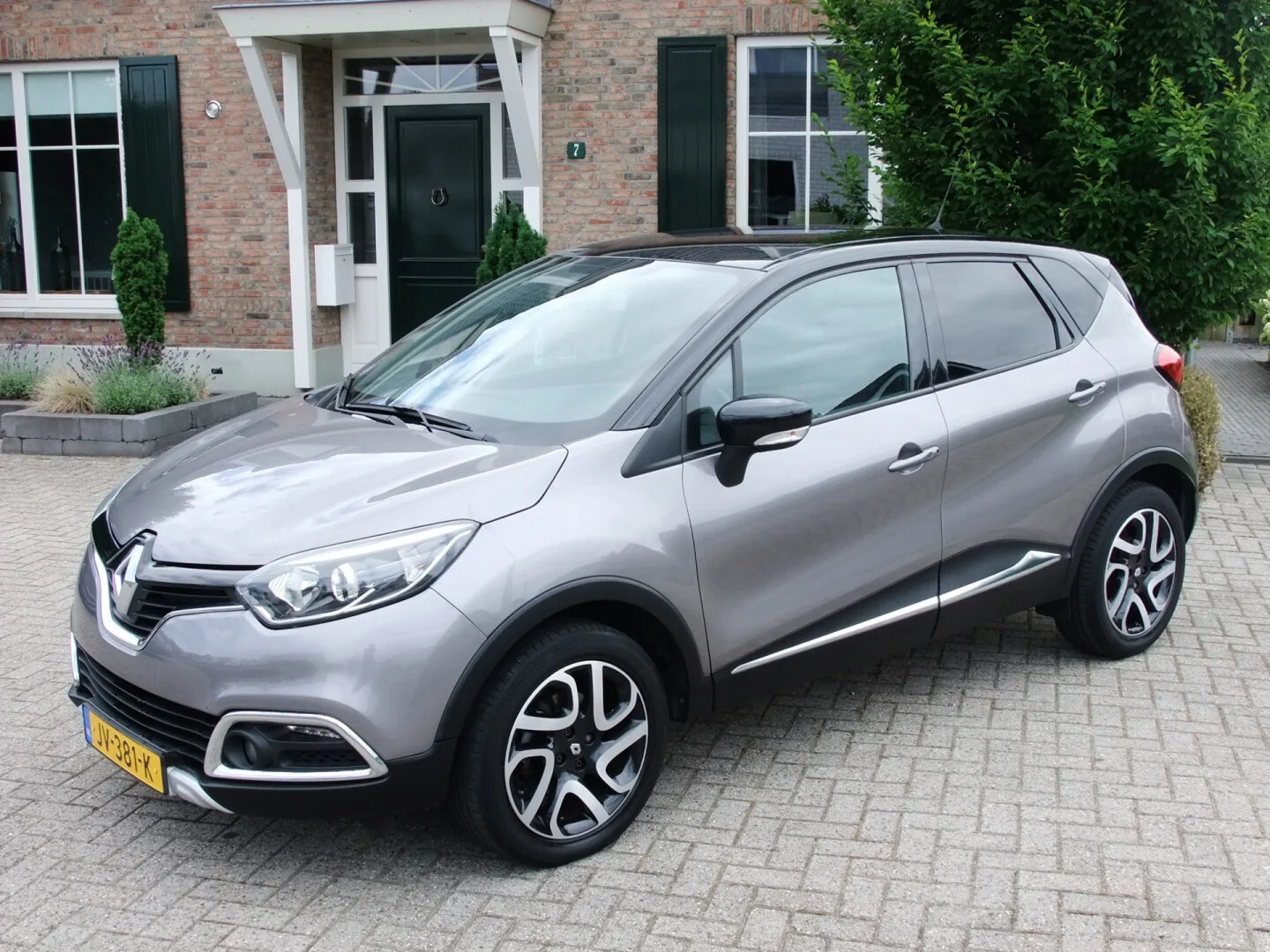 Renault Captur (2016) — foto 1