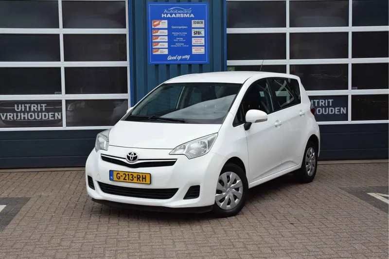 Toyota Verso S (2012)
