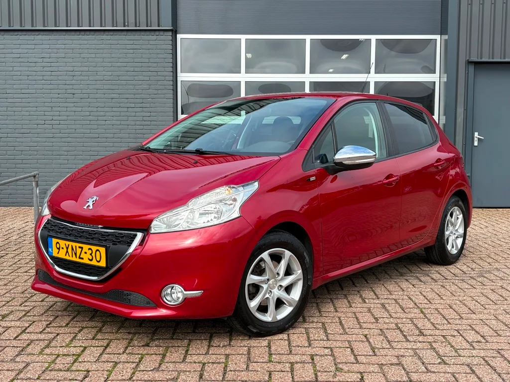 Peugeot 208 (2014) — foto 1