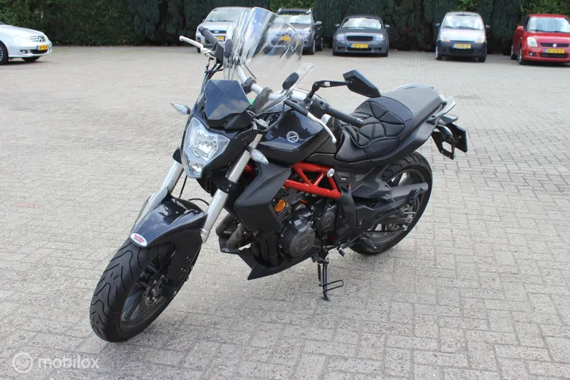Foto van Benelli BN 302