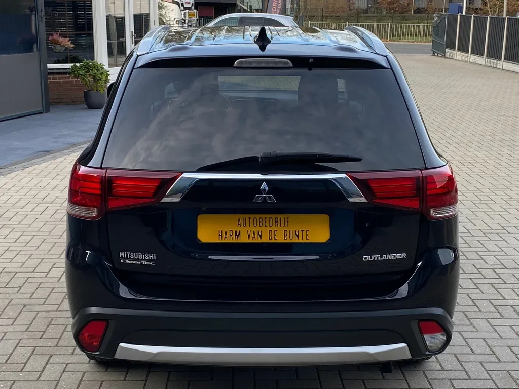 Mitsubishi Outlander (2018) — foto 1