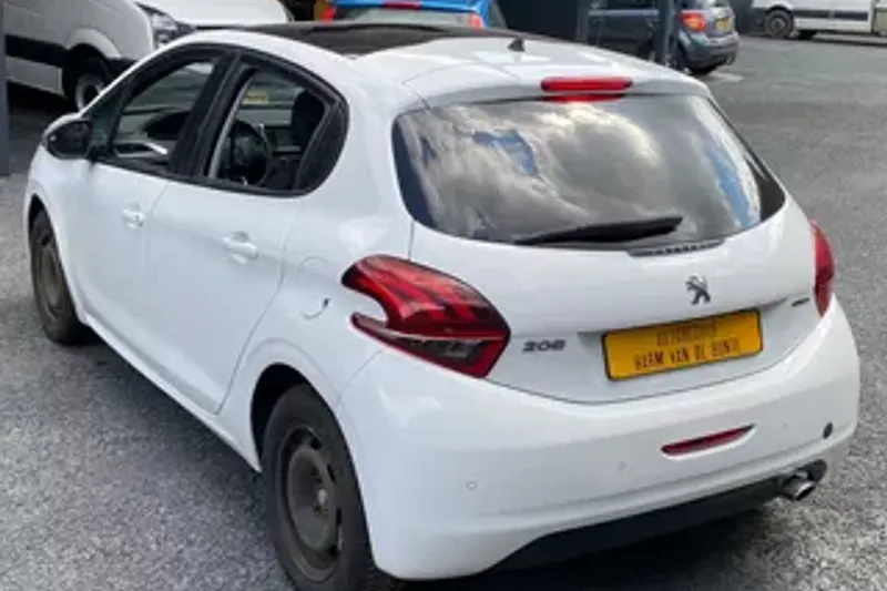 Peugeot 208 (2016)