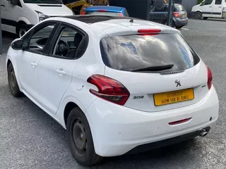 Peugeot 208 (2016) — foto 1