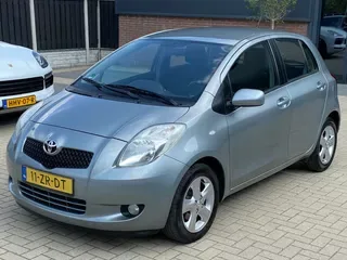 Toyota Yaris (2008) — foto 1