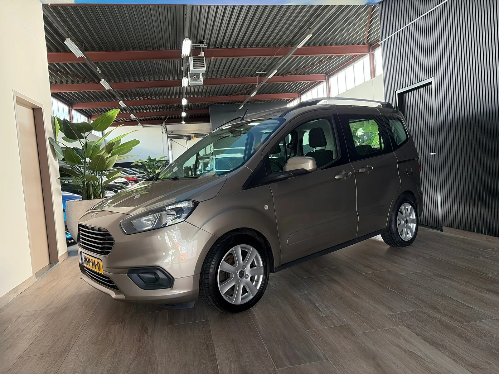 Ford Tourneo Courier (2019) — foto 1