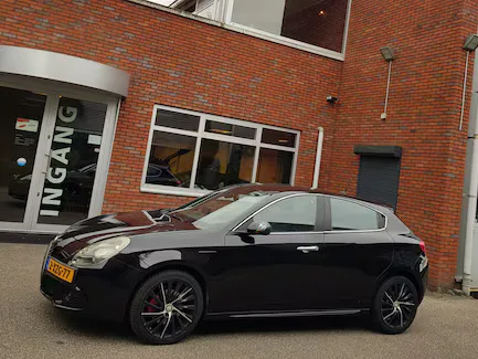 Alfa Romeo Giulietta (2010) — foto 1