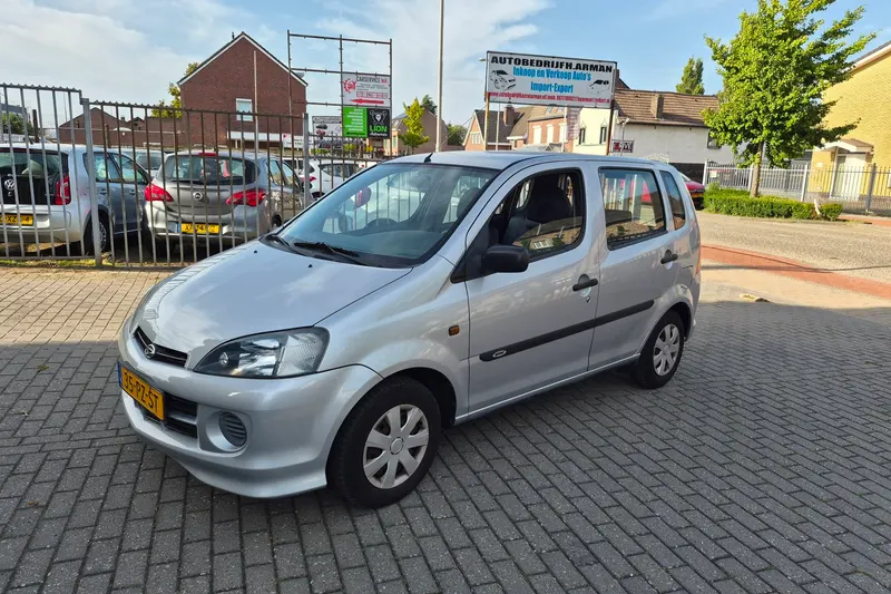 Daihatsu Young RV (2005)