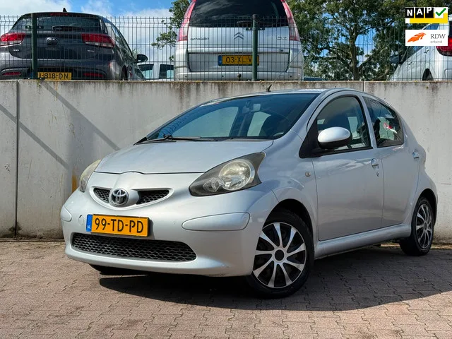 Toyota Aygo (2006) — foto 1