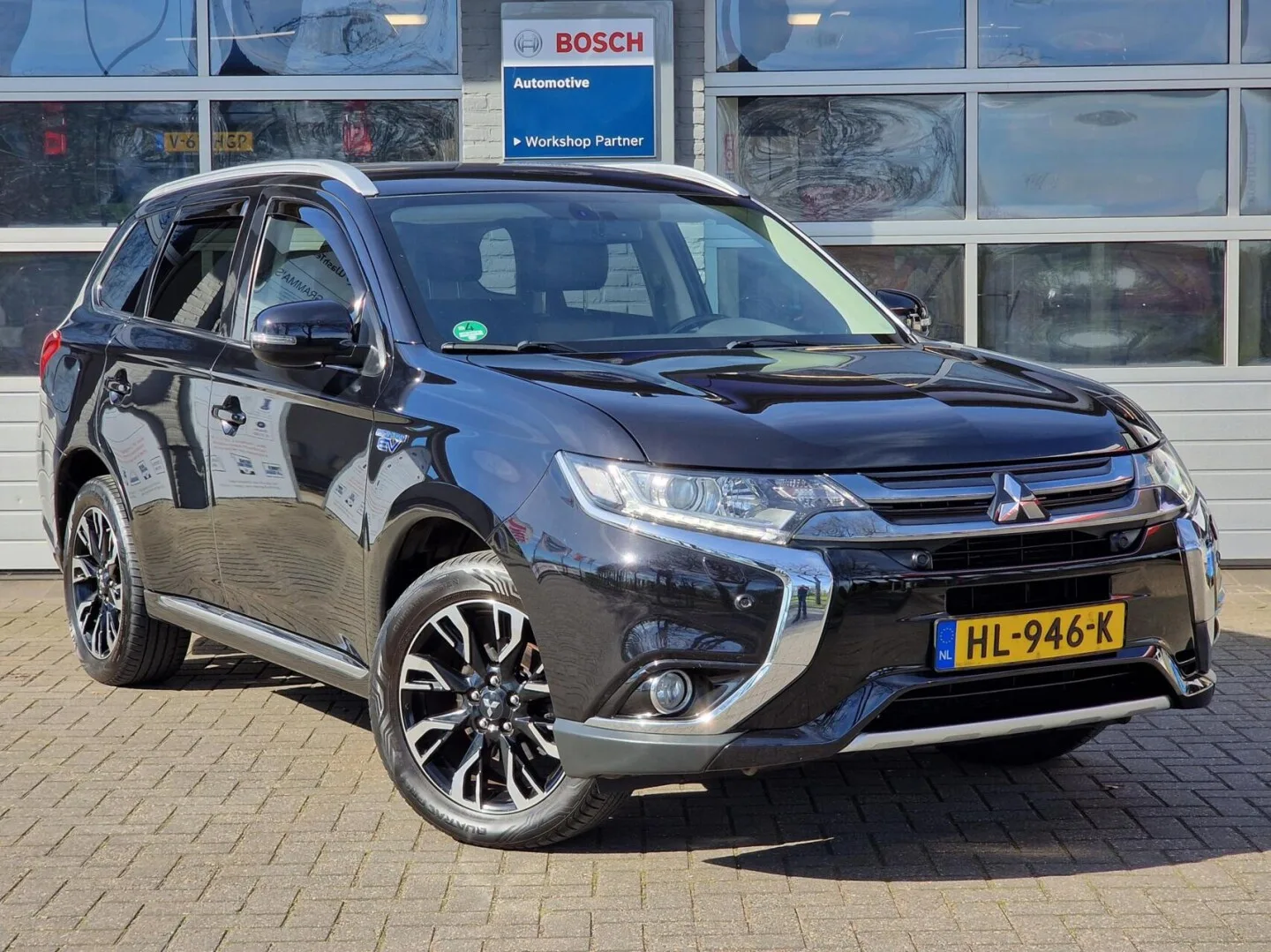 Mitsubishi Outlander (2015) — foto 1