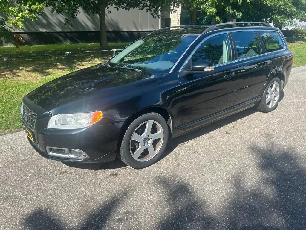 Volvo V70 (2010) — foto 1