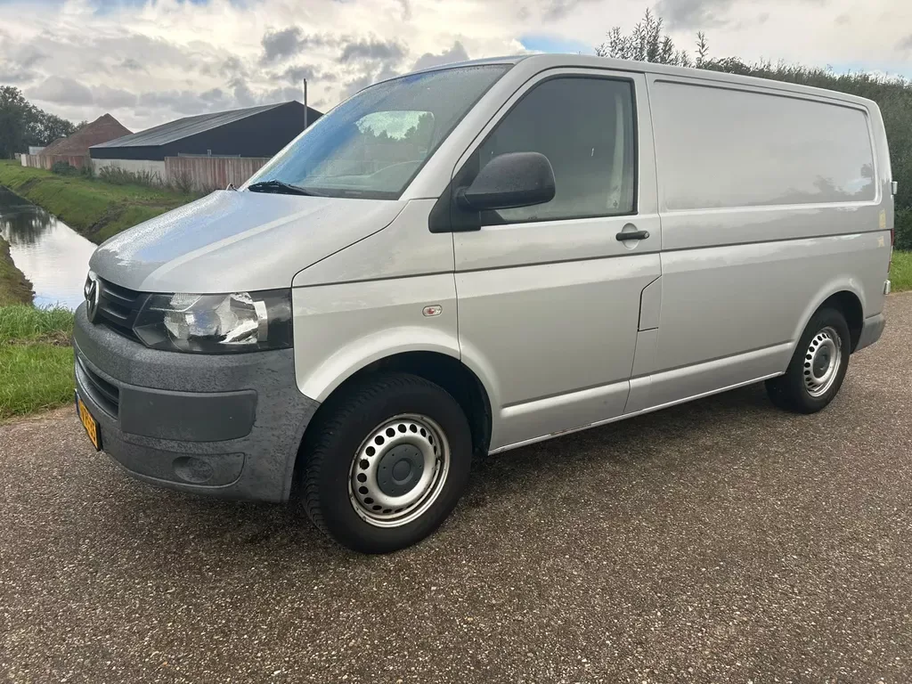 Volkswagen Transporter (2011) — foto 1
