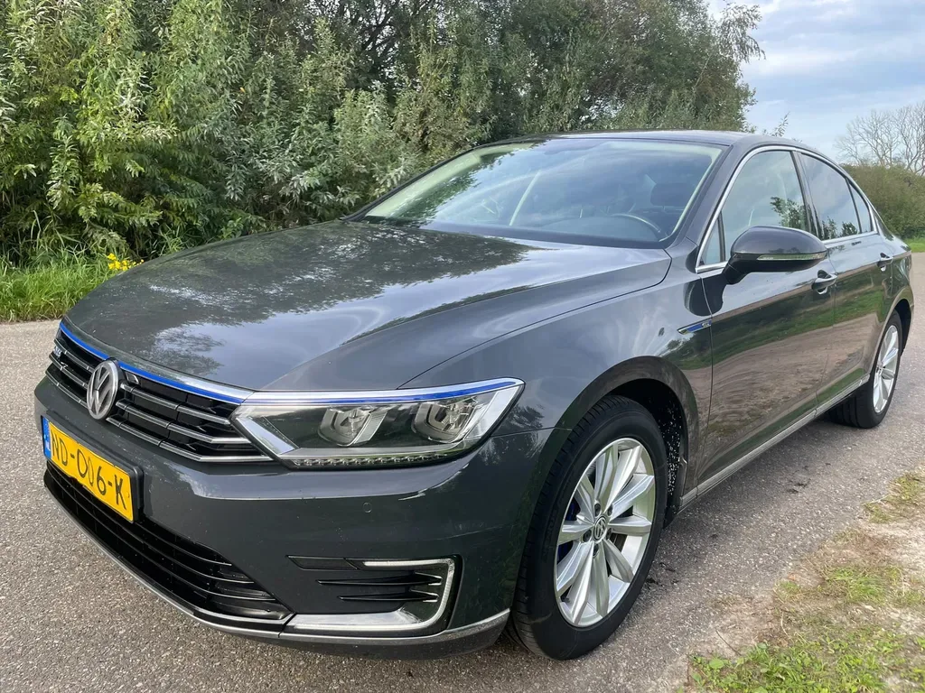 Volkswagen Passat (2016) — foto 1