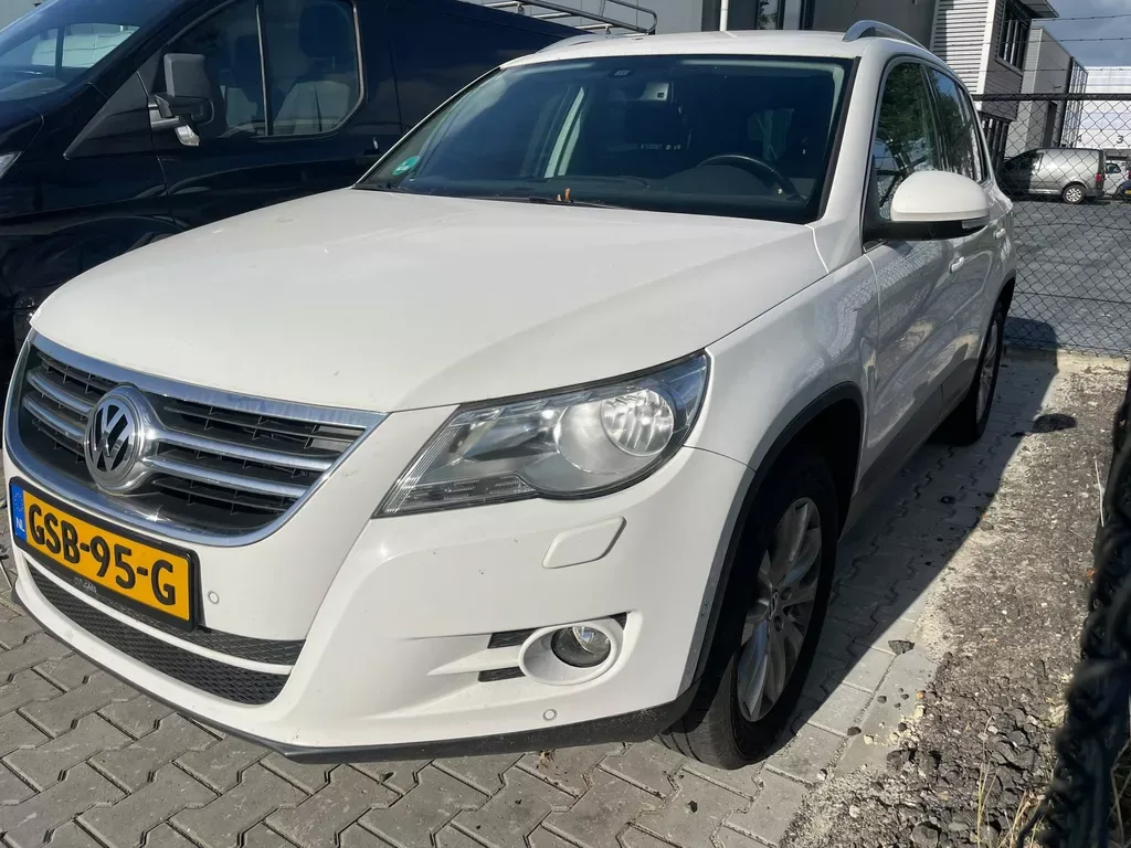 Volkswagen Tiguan (2010) — foto 1