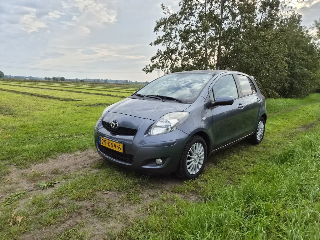 Toyota Yaris (2010) — foto 1