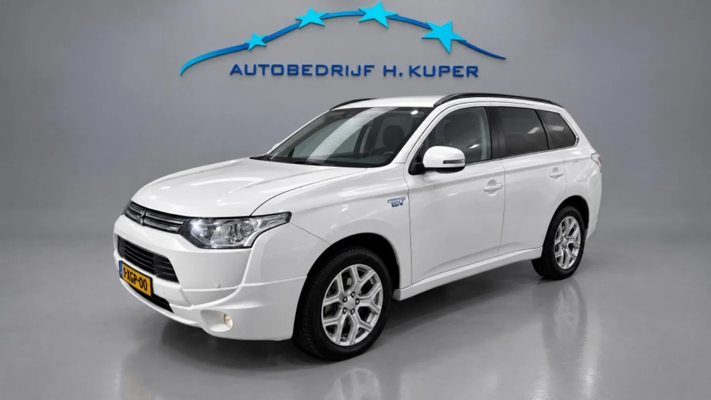 Mitsubishi Outlander (2014) — foto 1