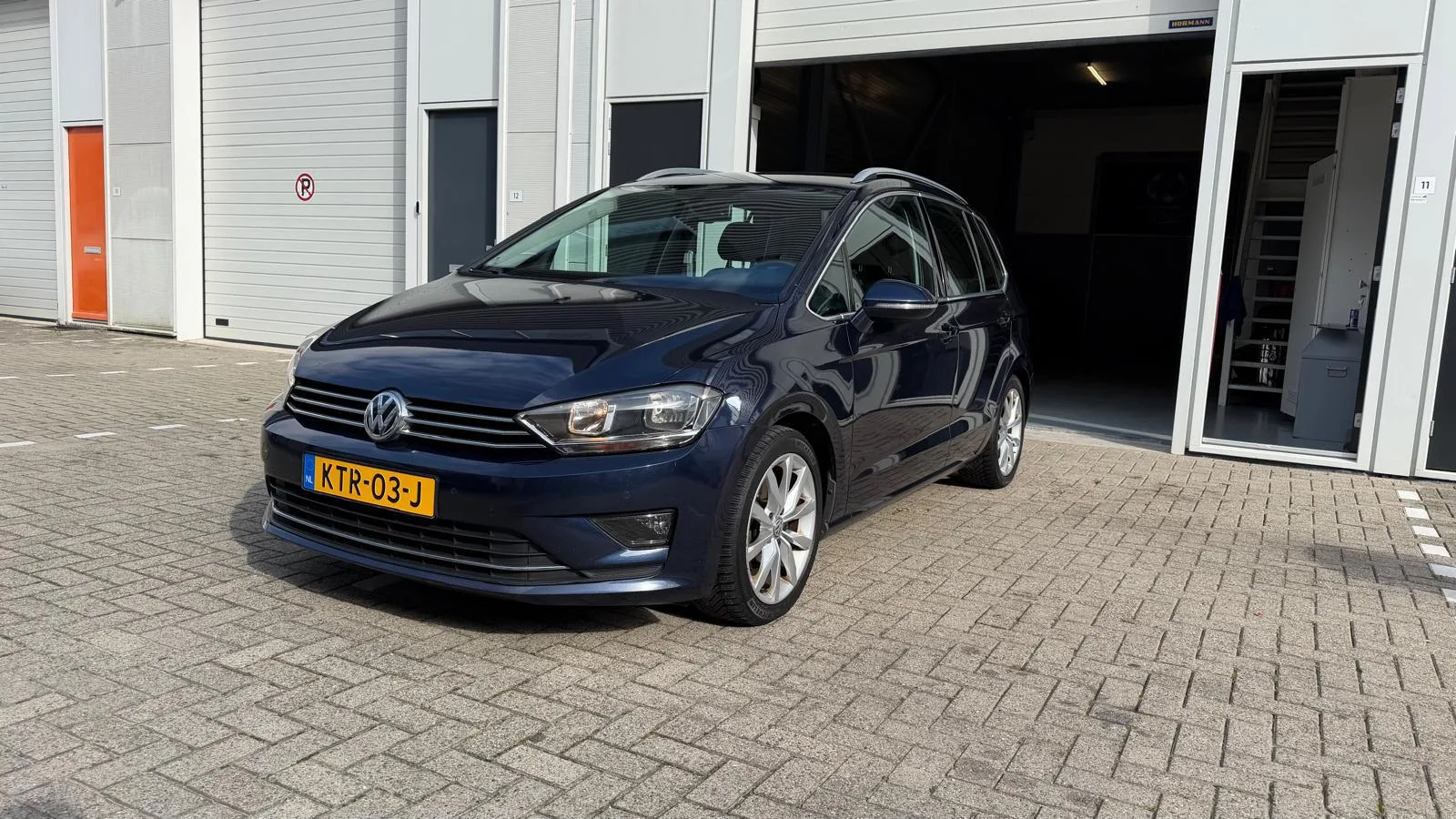 Volkswagen Golf Sportsvan (2015) — foto 1