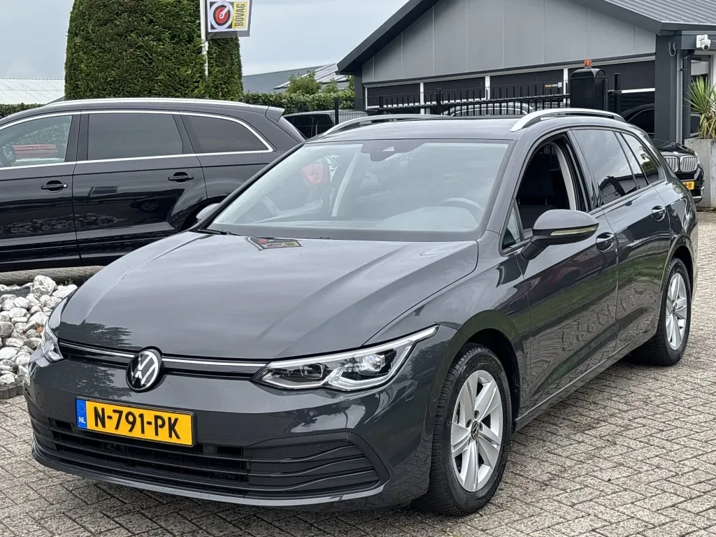 Volkswagen Golf (2021) — foto 1