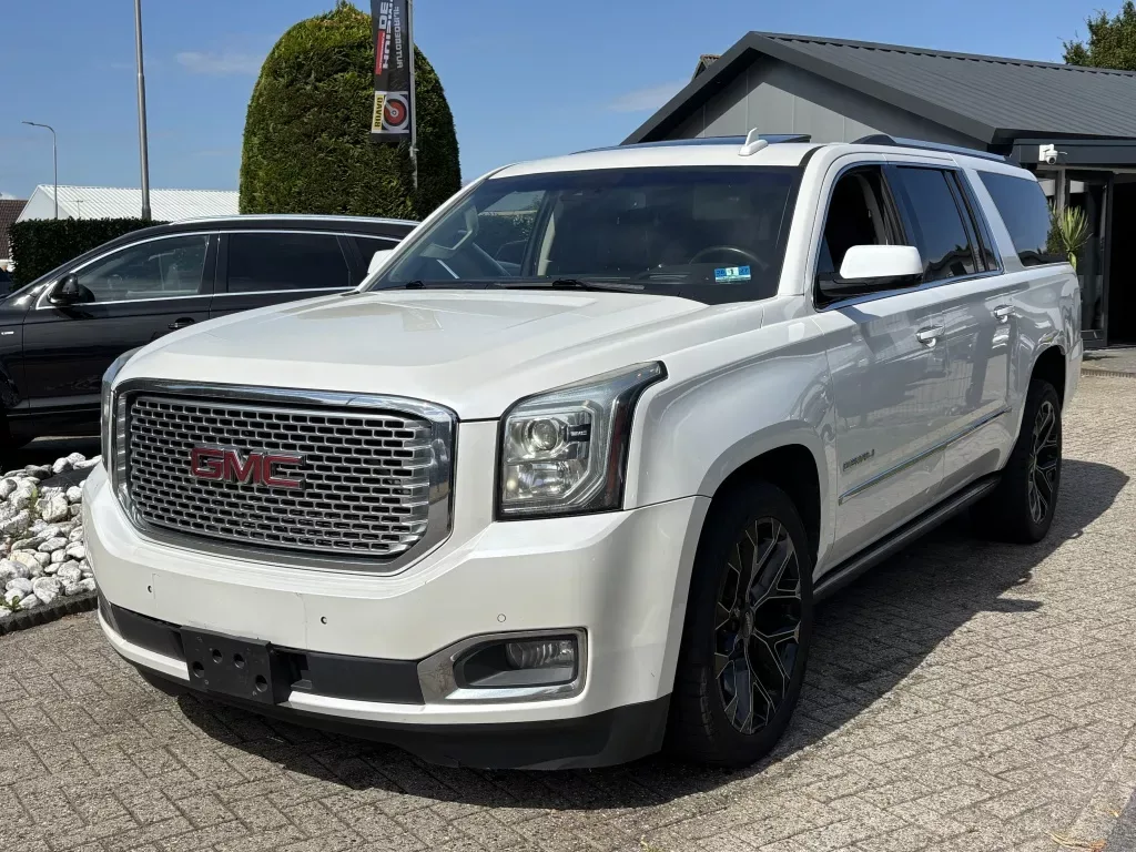 GMC Yukon XL (2016) — foto 1