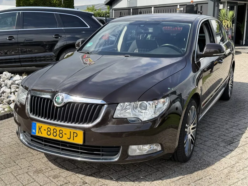 Škoda Superb (2012) — foto 1