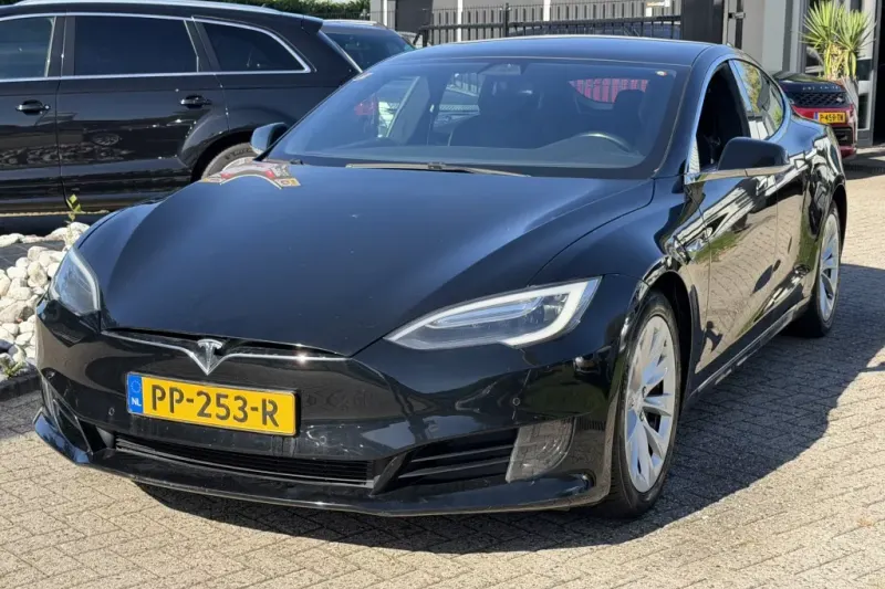 Tesla Model S (2017)