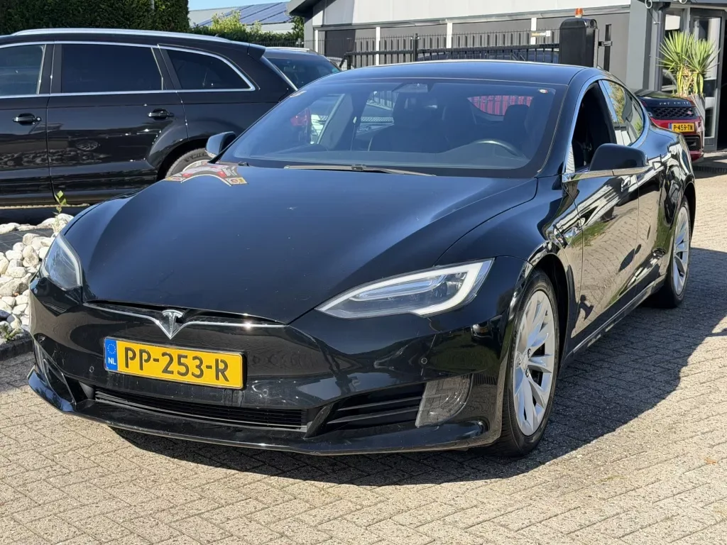 Tesla Model S (2017) — foto 1