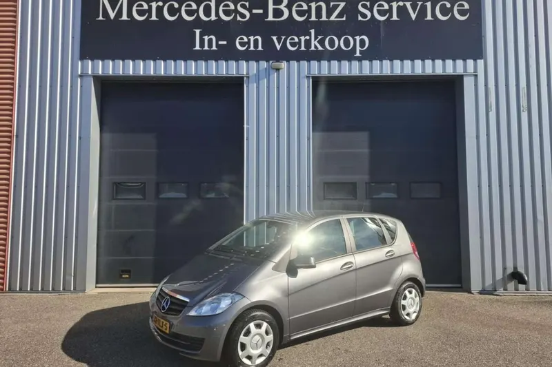 Mercedes-Benz van (2012)