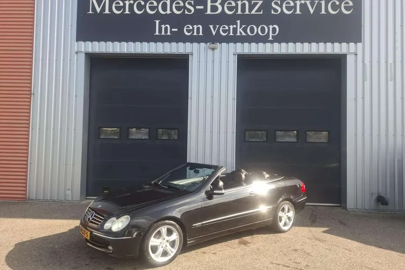 Mercedes-Benz van (2004)