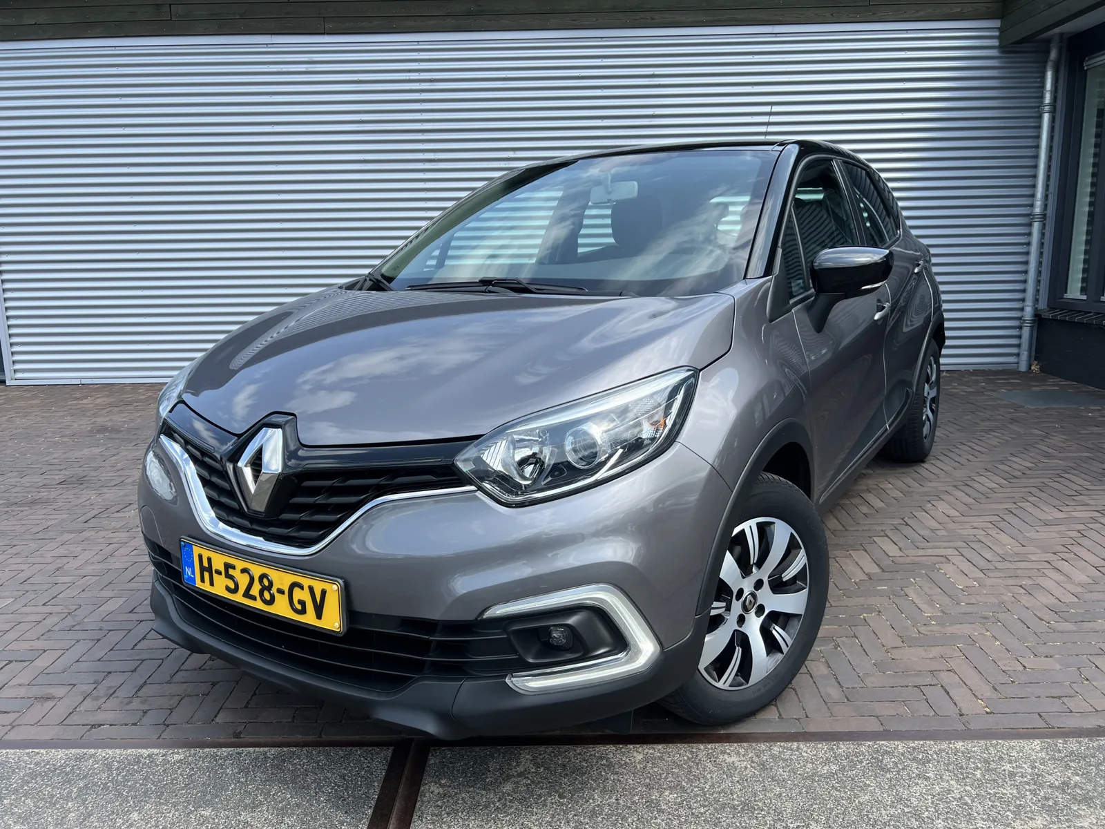 Renault Captur (2019) — foto 1