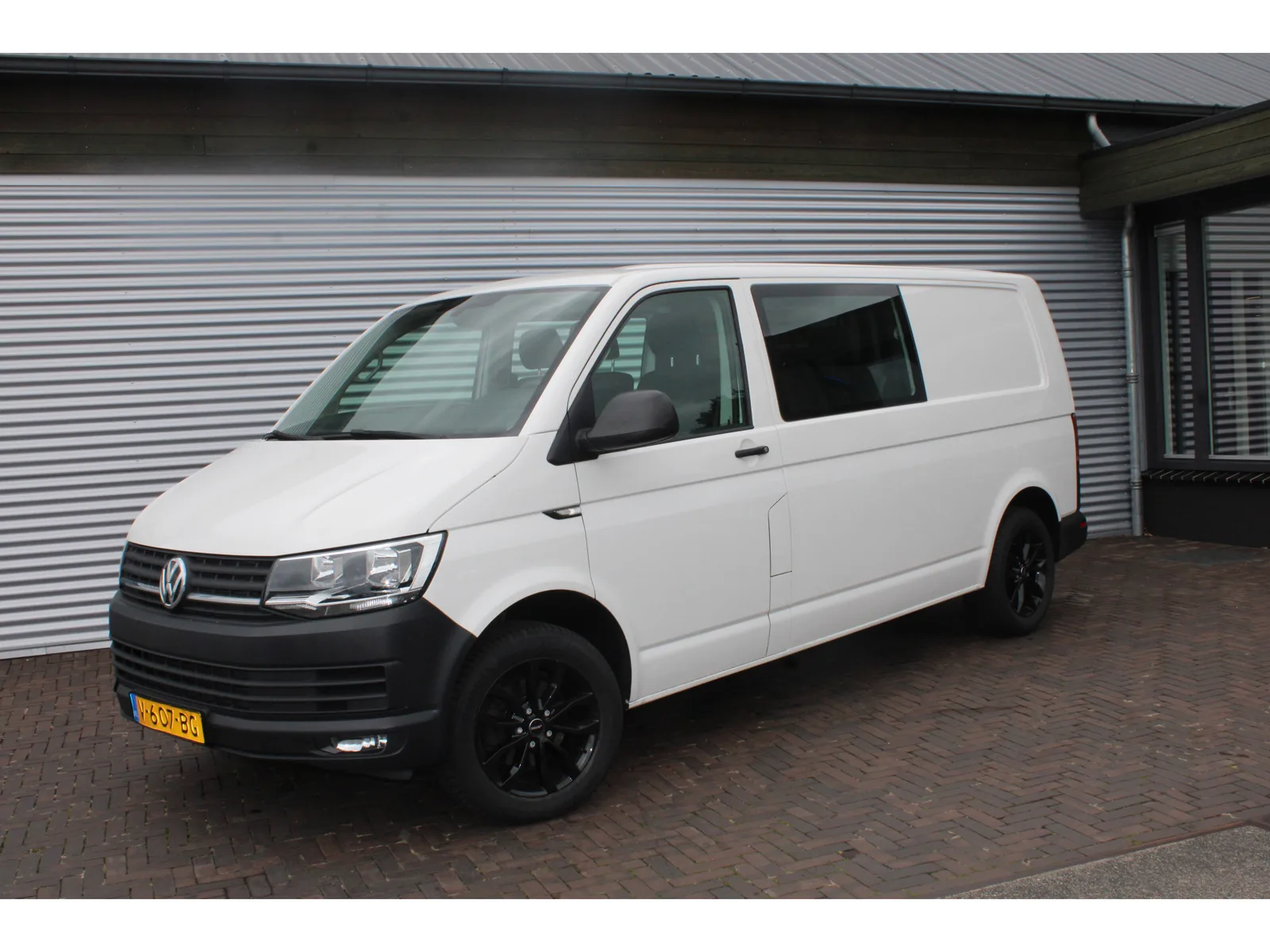 Volkswagen Transporter (2016) — foto 1
