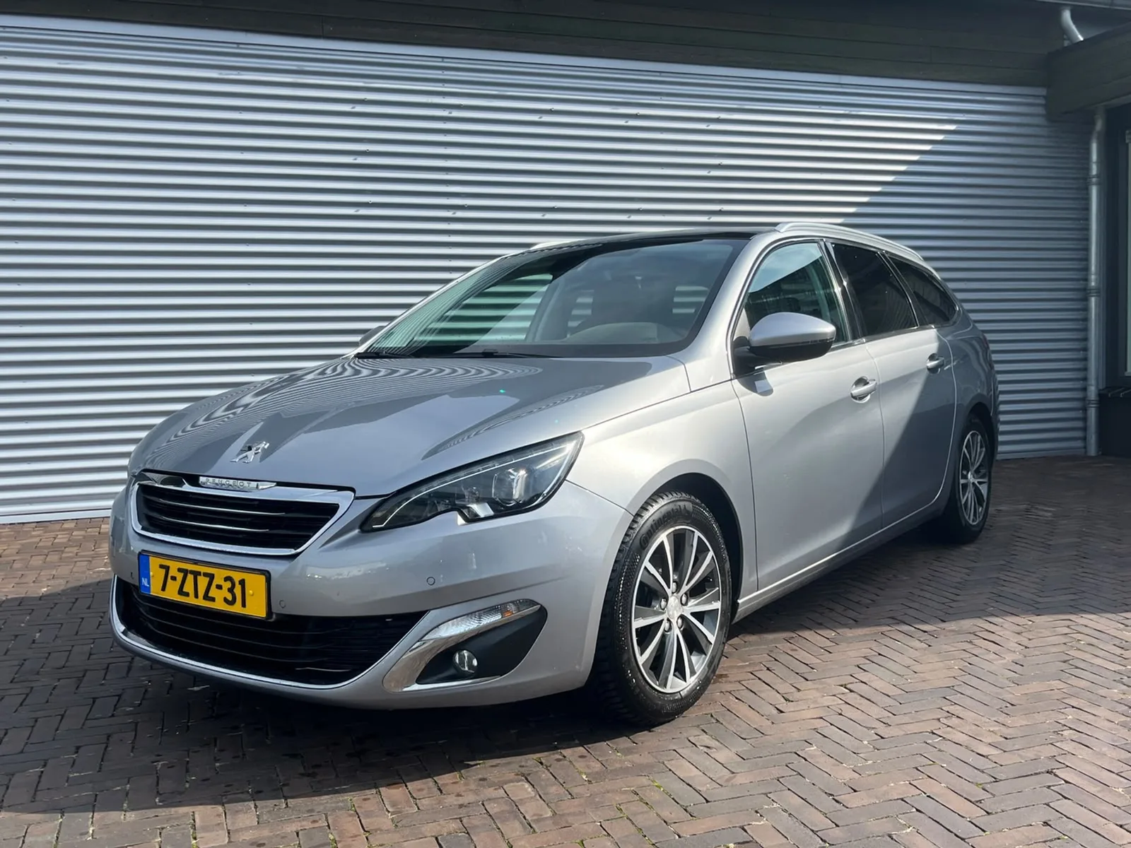 Peugeot 308 (2015) — foto 1
