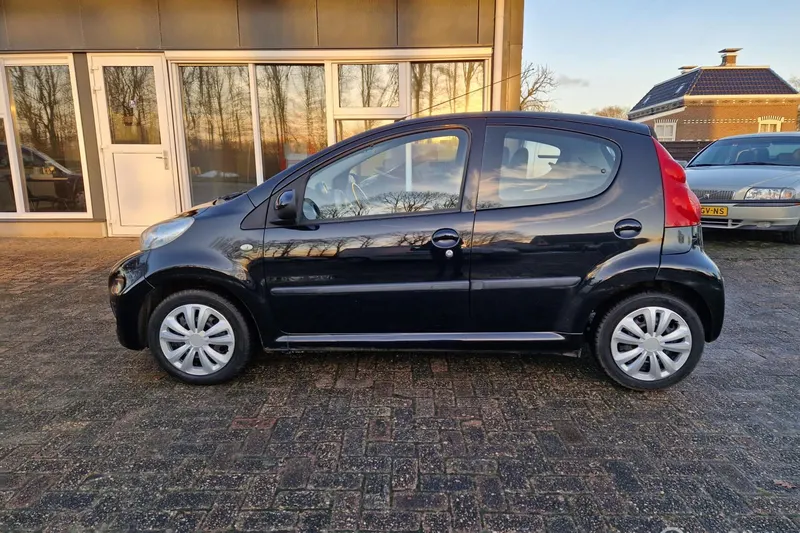 Peugeot 107 (2010)