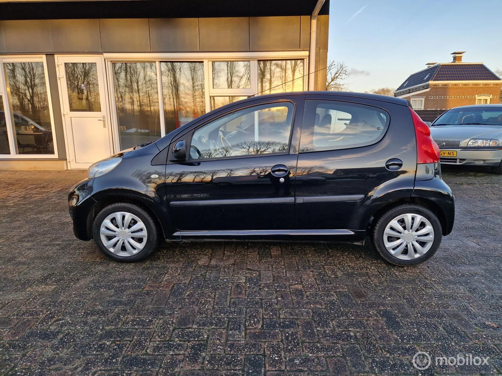 Peugeot 107 (2010) — foto 1