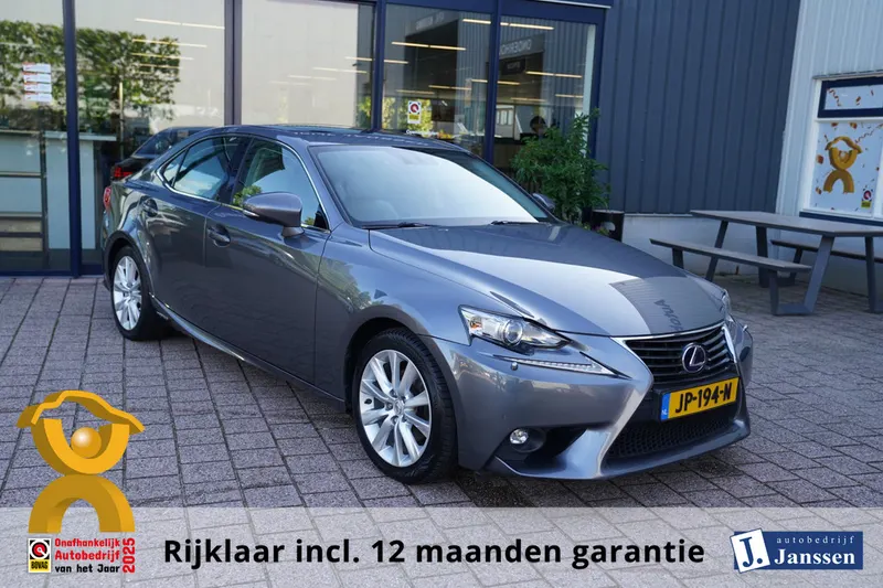 Lexus IS (2016)