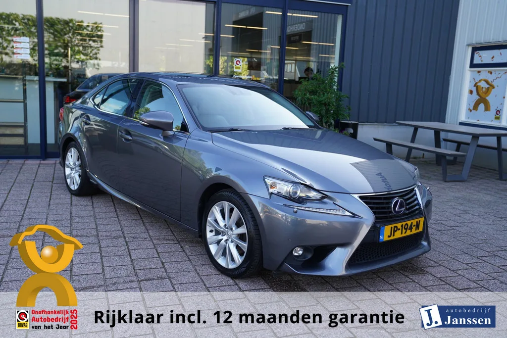 Lexus IS (2016) — foto 1