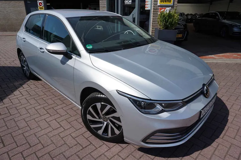 Volkswagen Golf (2022)