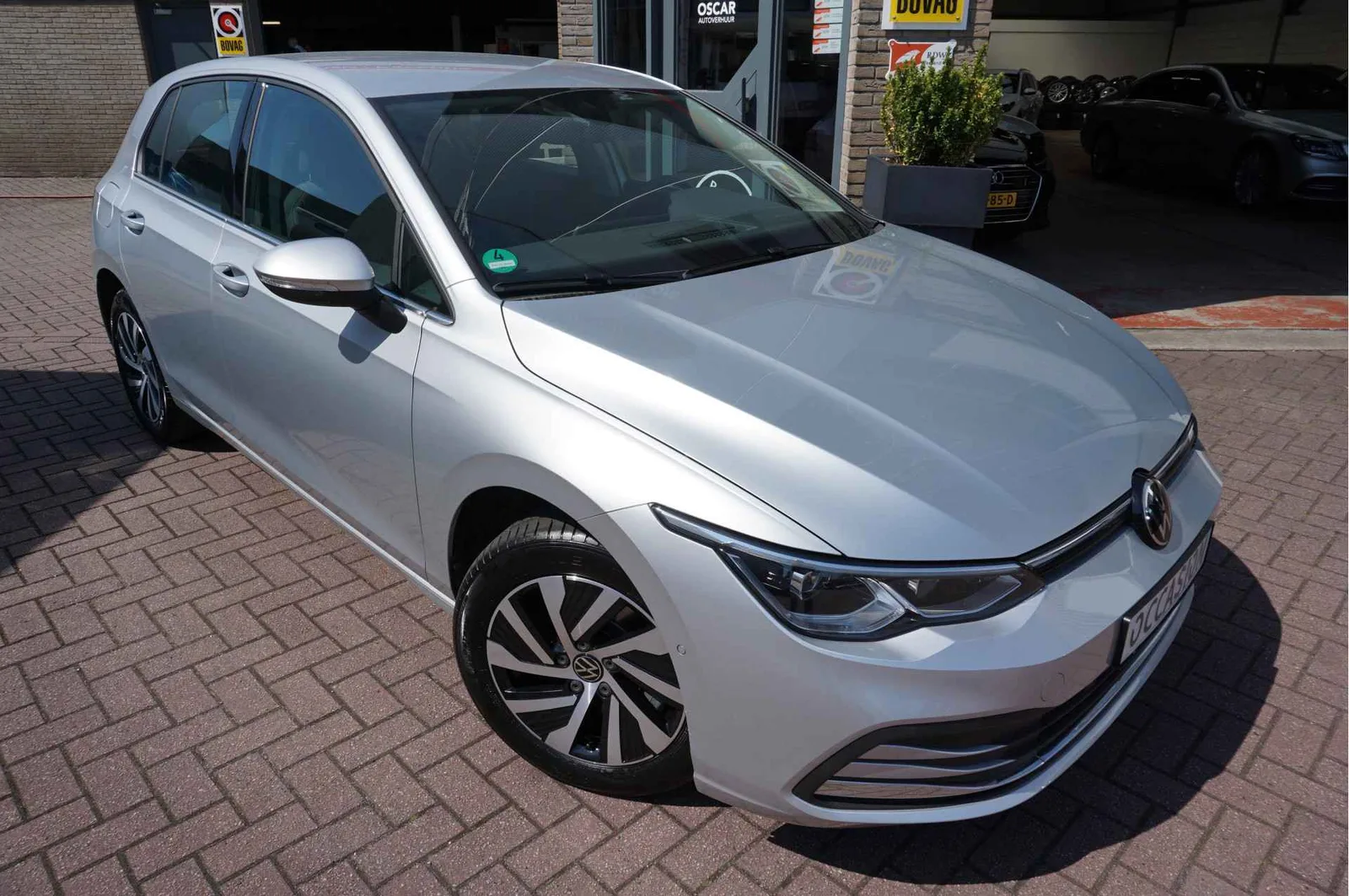 Volkswagen Golf (2022) — foto 1