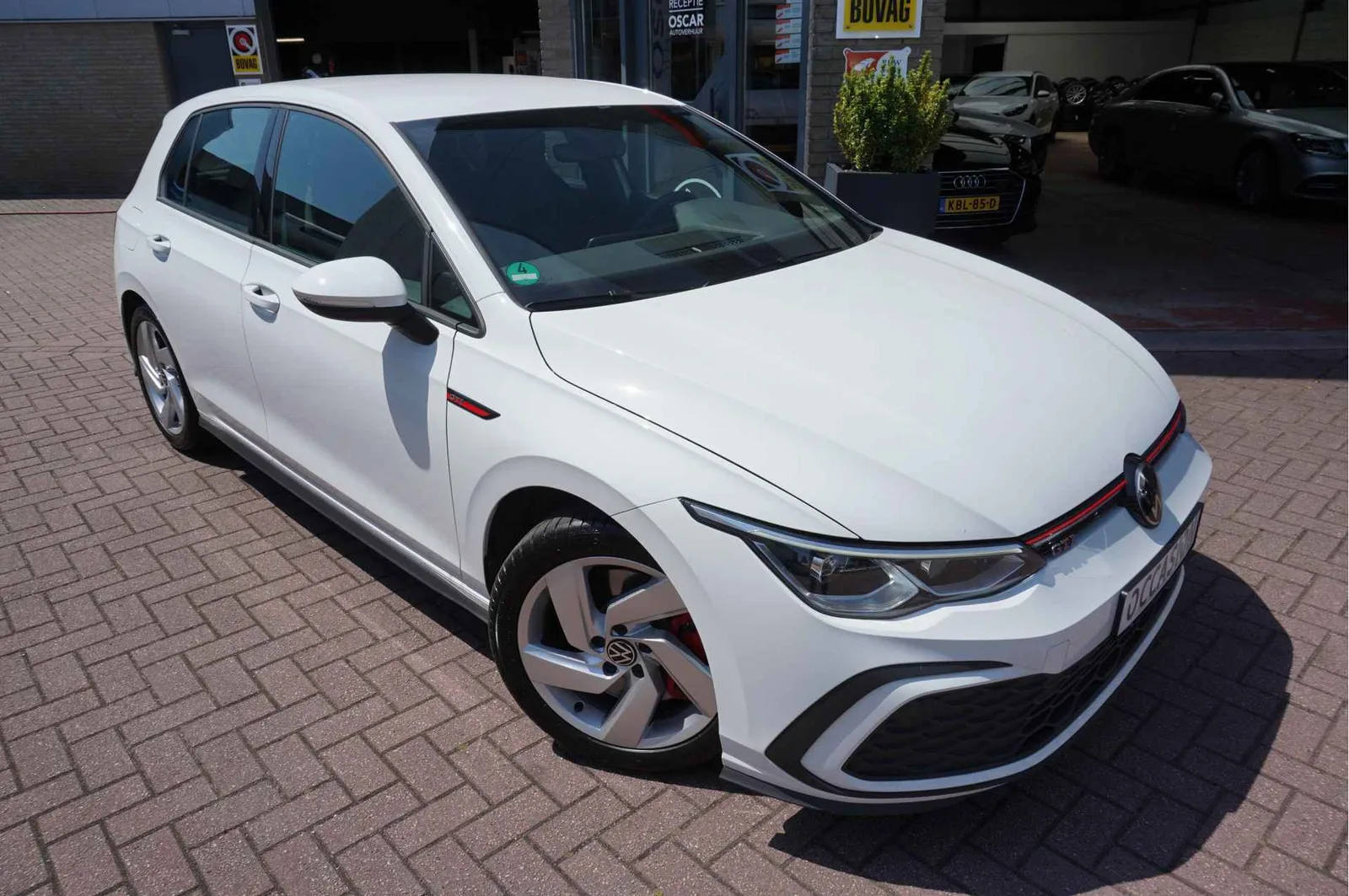 Volkswagen Golf (2024) — foto 1
