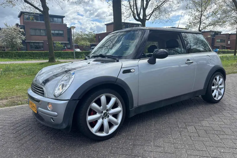 MINI Cooper (2002)