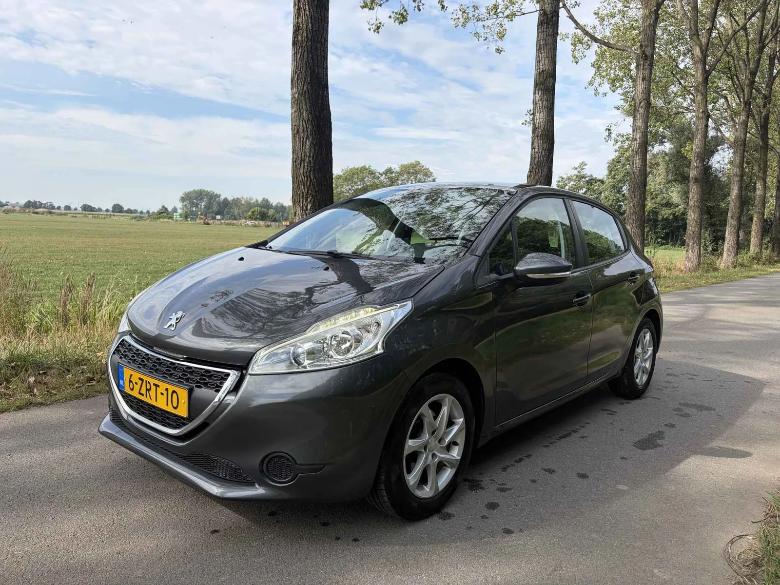 Peugeot 208 (2014) — foto 1