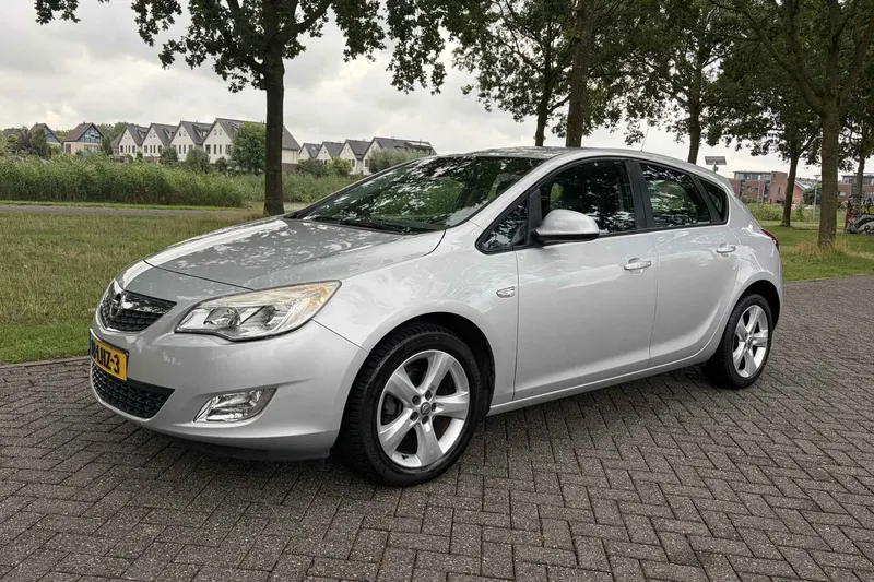 Opel Astra (2010)