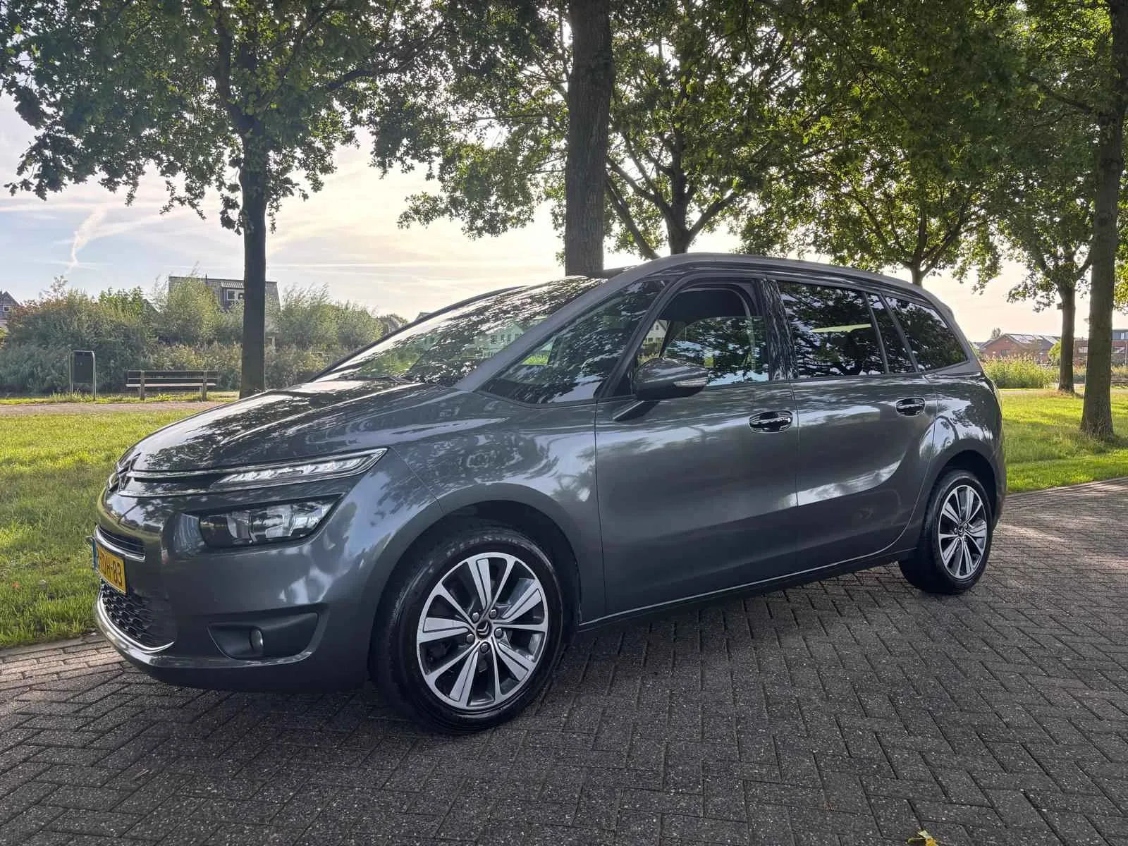 Citroën Grand C4 Picasso (2014) — foto 1
