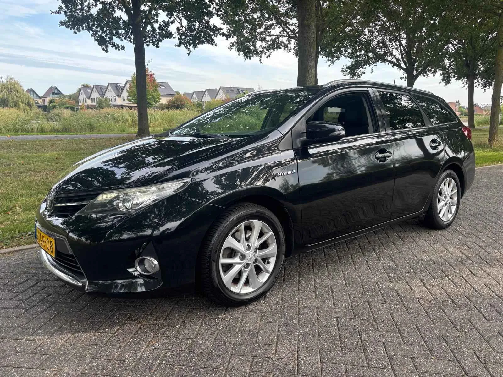 Toyota Auris (2014) — foto 1
