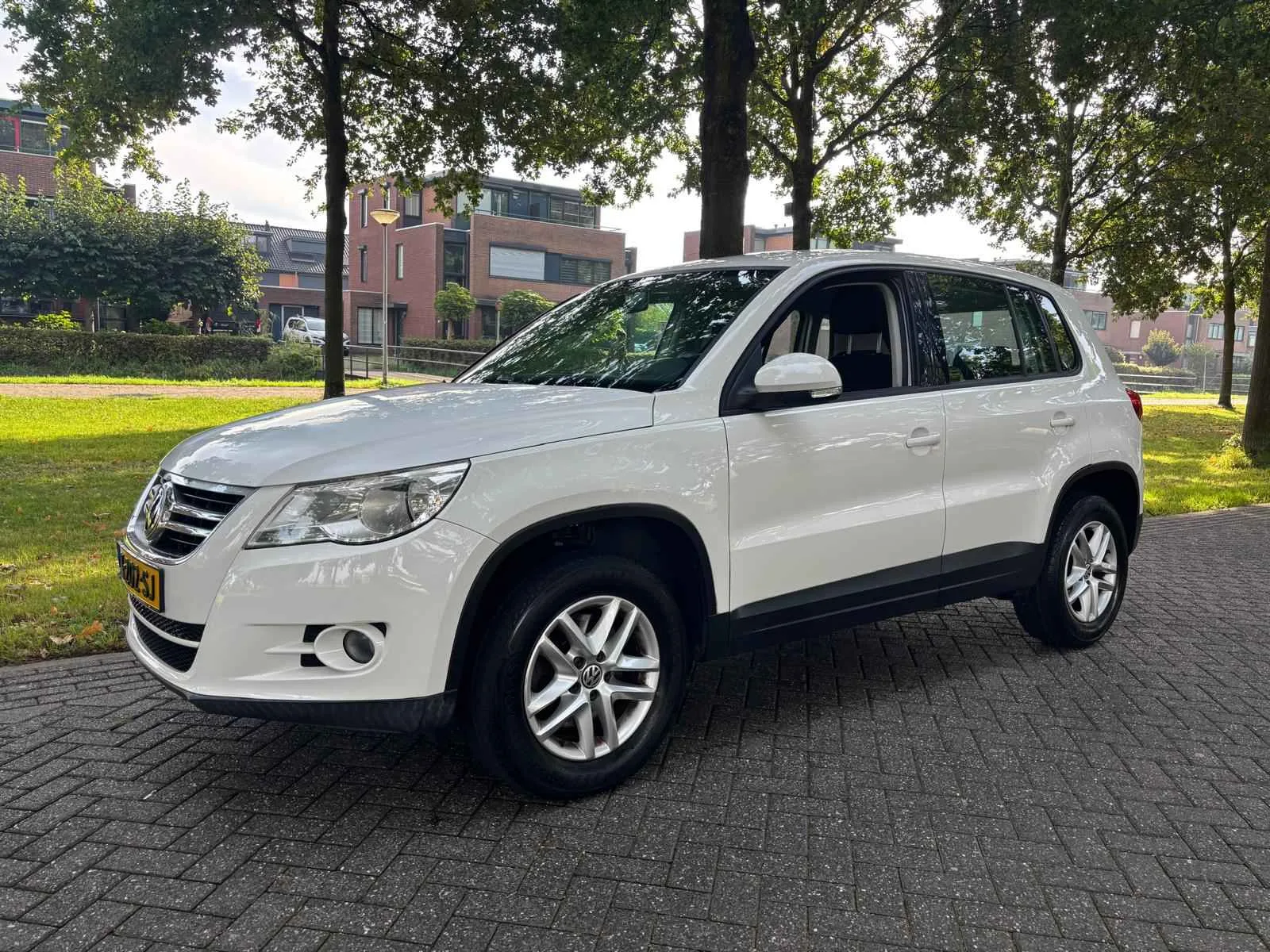 Volkswagen Tiguan (2009) — foto 1