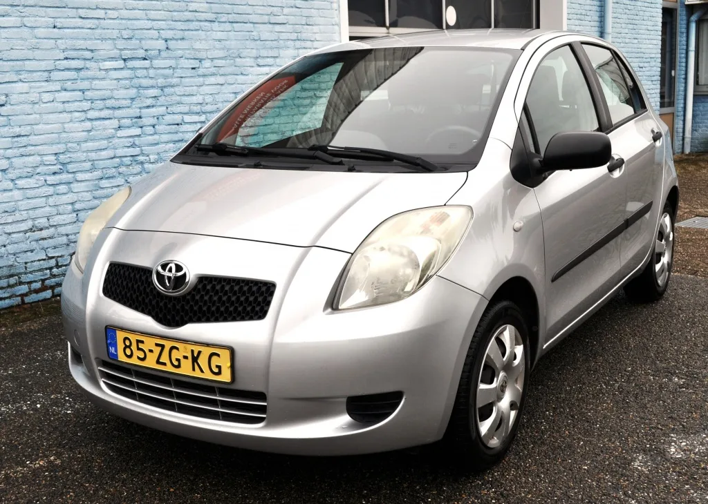 Toyota Yaris (2008) — foto 1