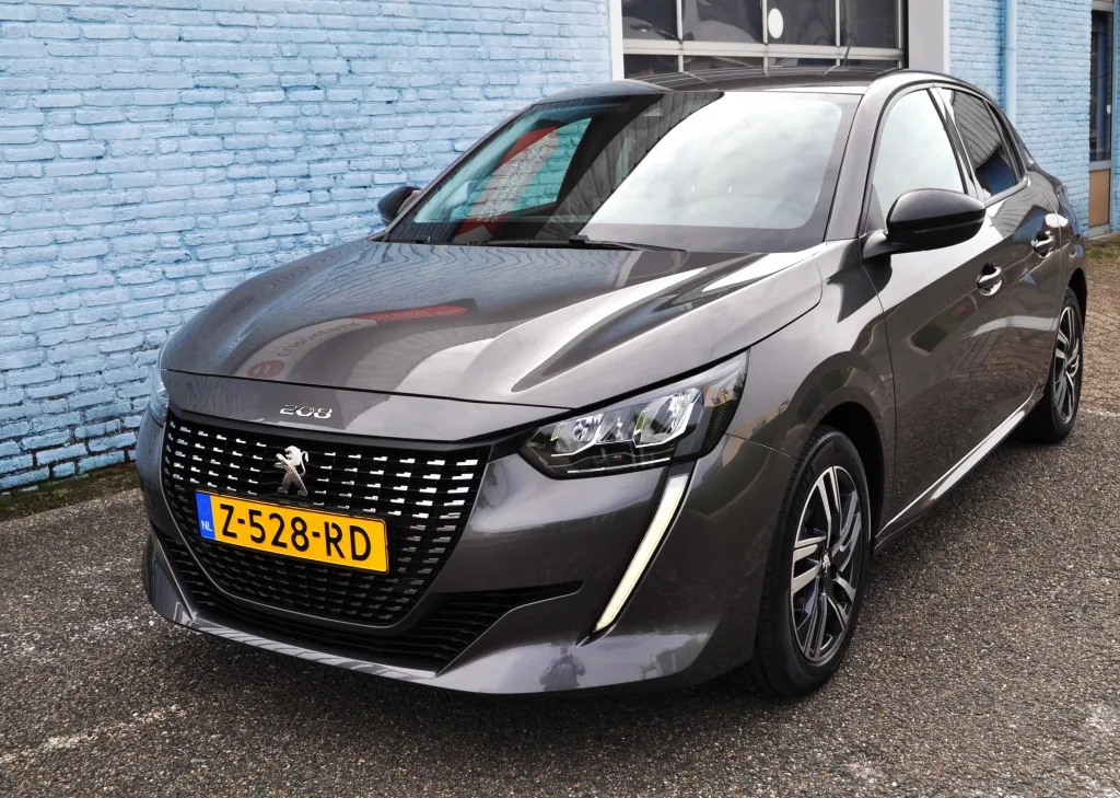 Peugeot 208 (2023) — foto 1